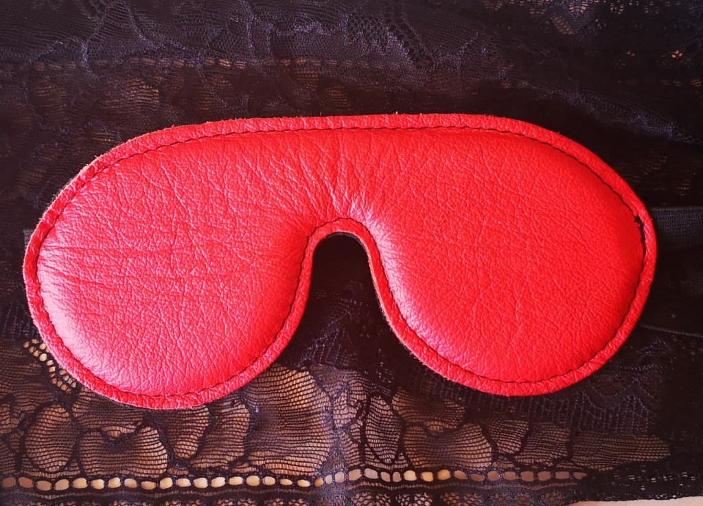 Augenmaske rot Leder